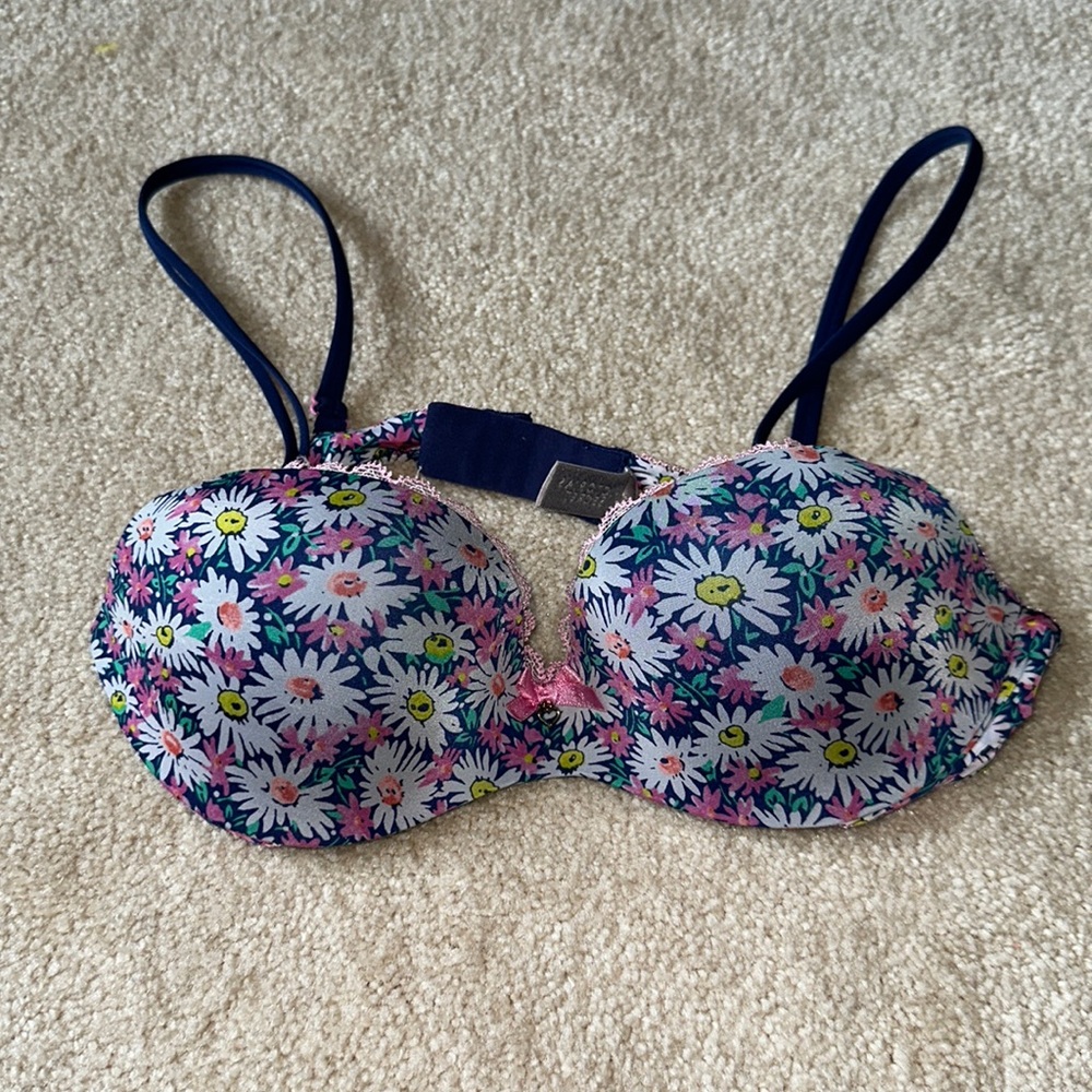 Victorias Secret floral 34A bra, like new!